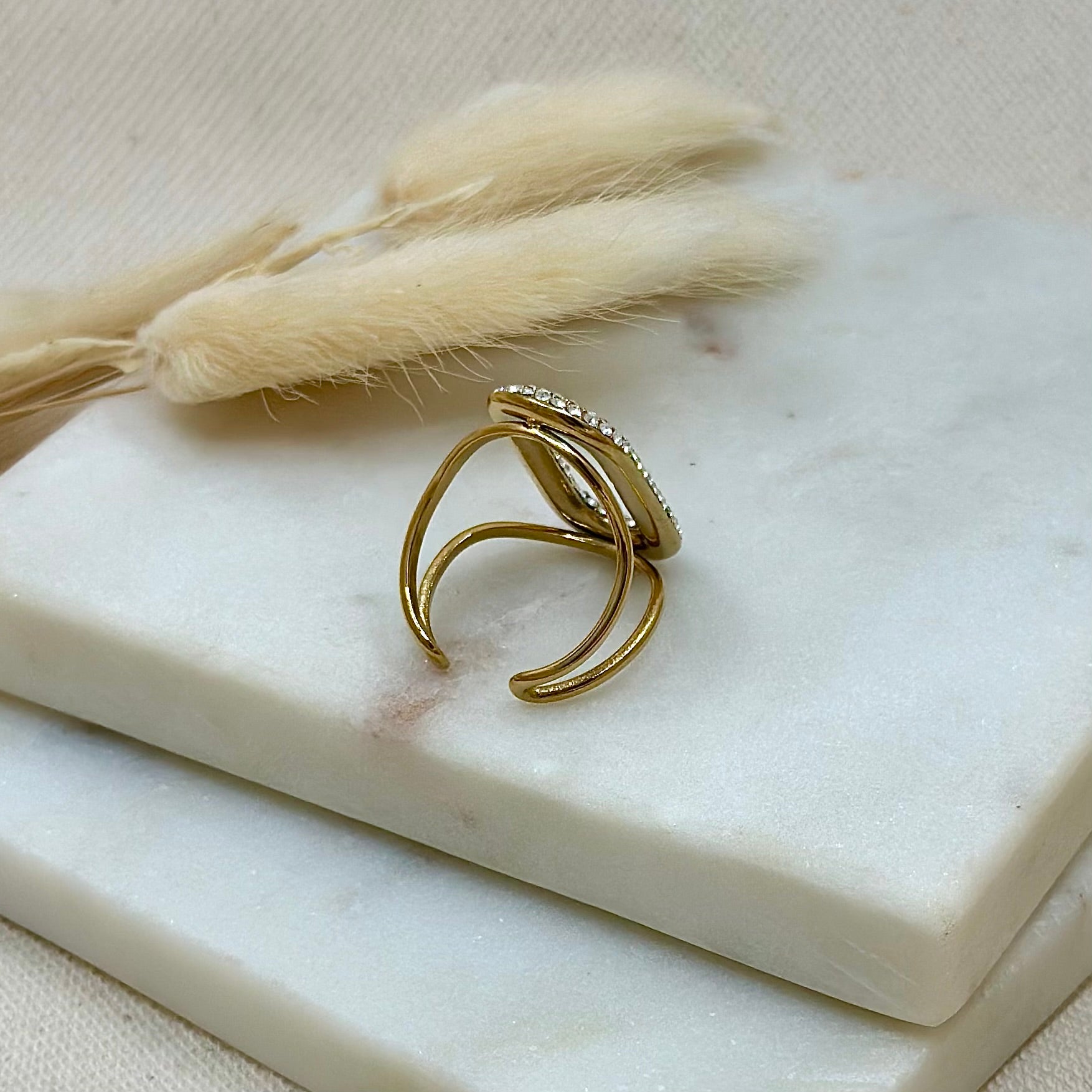 Bague ajustable réglable dorée en acier inoxydable pour femme forme ovale strass prise arrière - Zoela