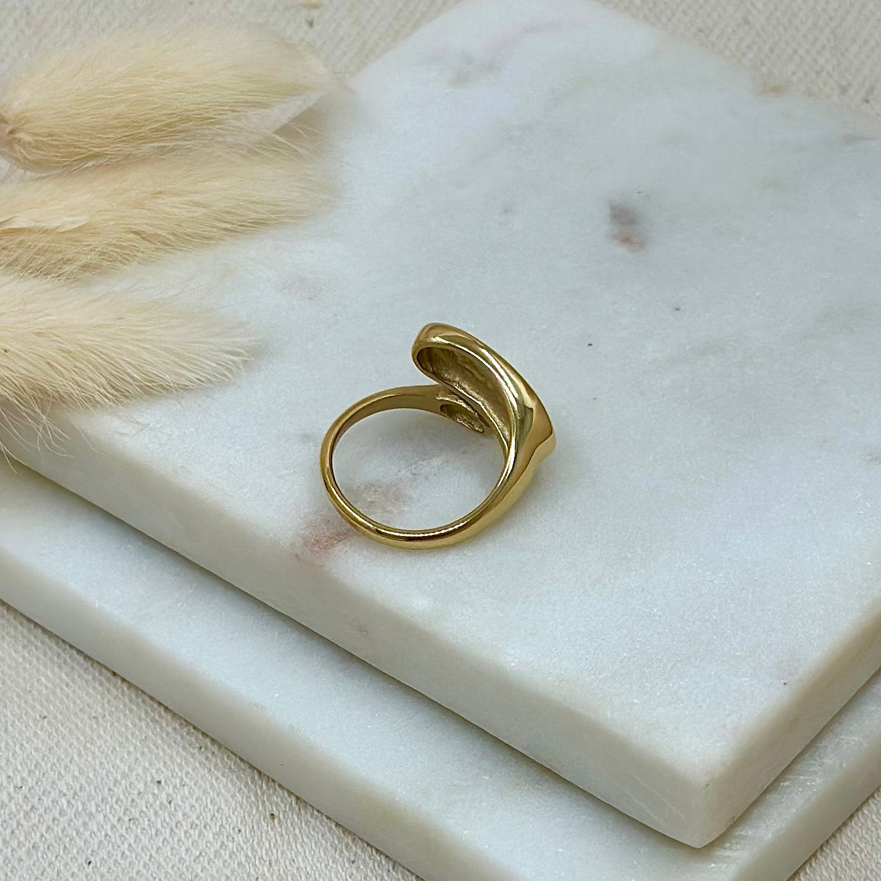 Bague ajustable réglable dorée en acier inoxydable pour femme style intemporel chic prise arrière - Zoela