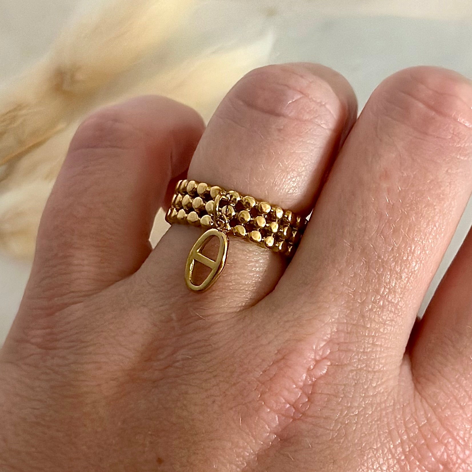 Bague ajustable réglable dorée portée en acier inoxydable pour femme charms breloques maille marine prise face - Zoela