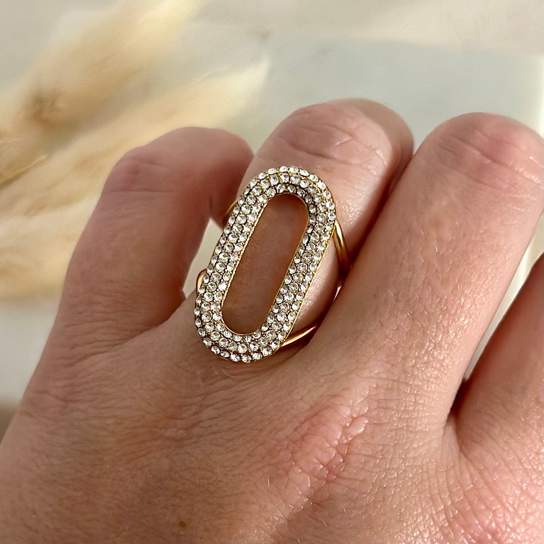 Bague ajustable réglable dorée portée en acier inoxydable pour femme forme ovale strass prise face - Zoela