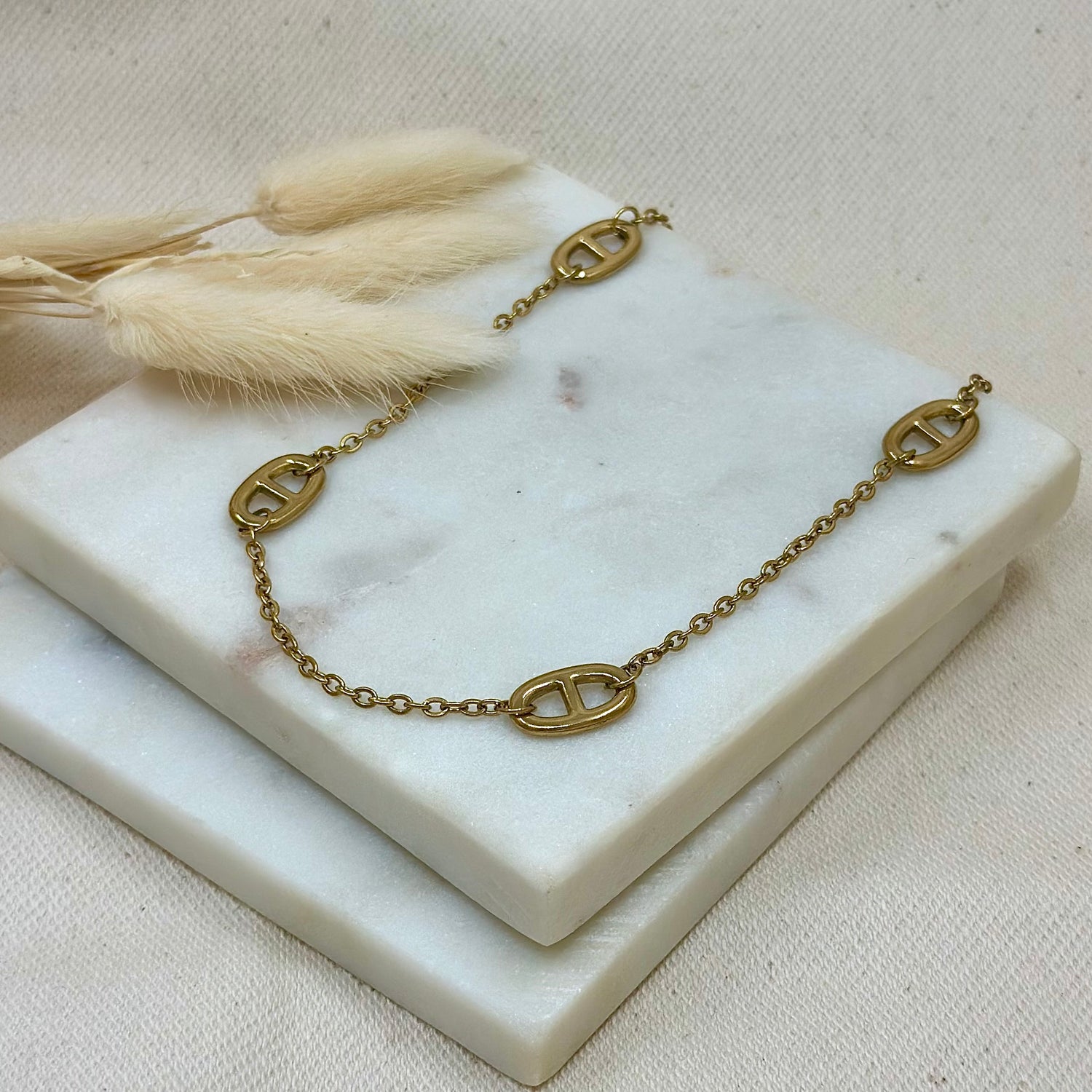 Collier sautoir doré en acier inoxydable pour femme médaillons mailles marines fines prise face - Zoela