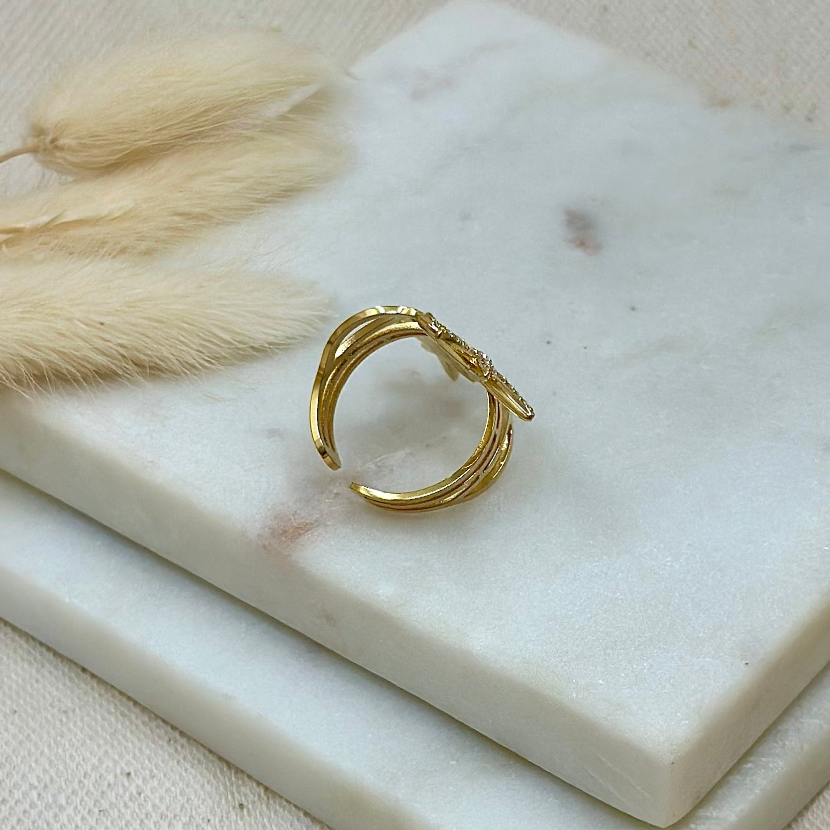 Bague ajustable réglable dorée en acier inoxydable pour femme large forme étoile et strass prise arrière - Zoela