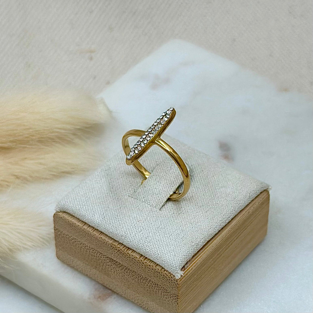 Bague ajustable réglable dorée en acier inoxydable pour femme fine et ligne de strass prise présentoir - Zoela