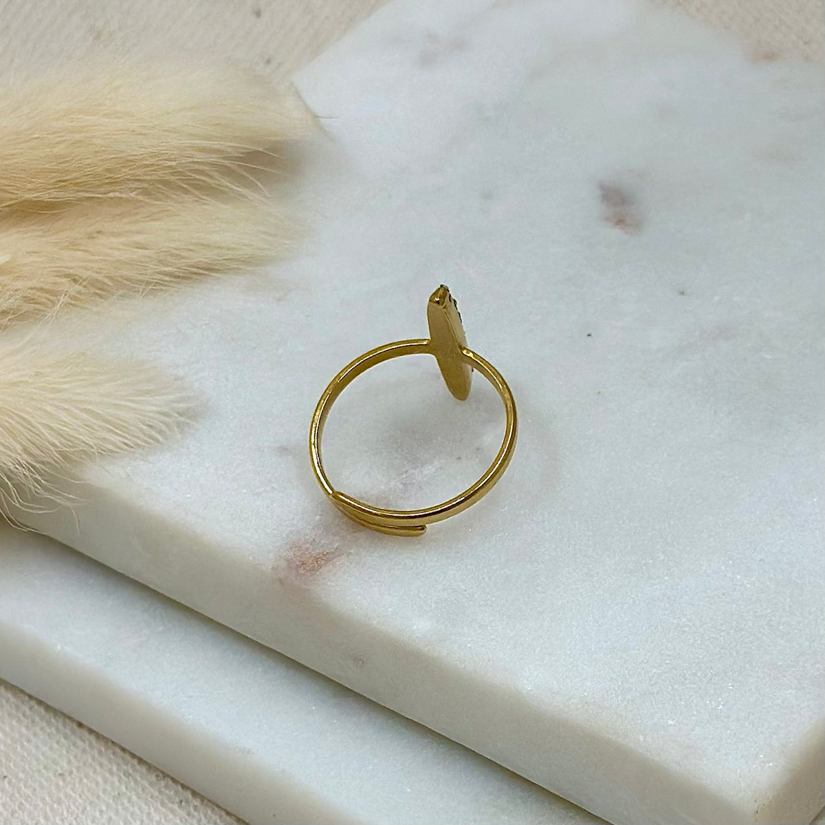 Bague ajustable réglable dorée en acier inoxydable pour femme fine et ligne de strass prise arrière - Zoela