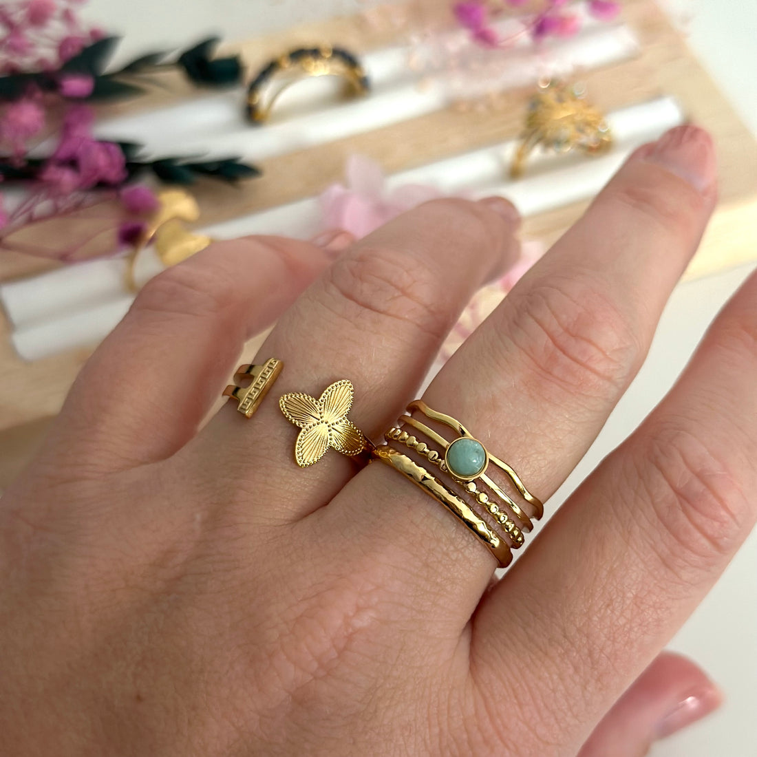 Bague ajustable dorée femme tendance en acier inoxydable, bague simple motif trèfle, bague intemporelle, bijoux dorés en acier inoxydable, bijoux intemporels, bijoux trèfle
