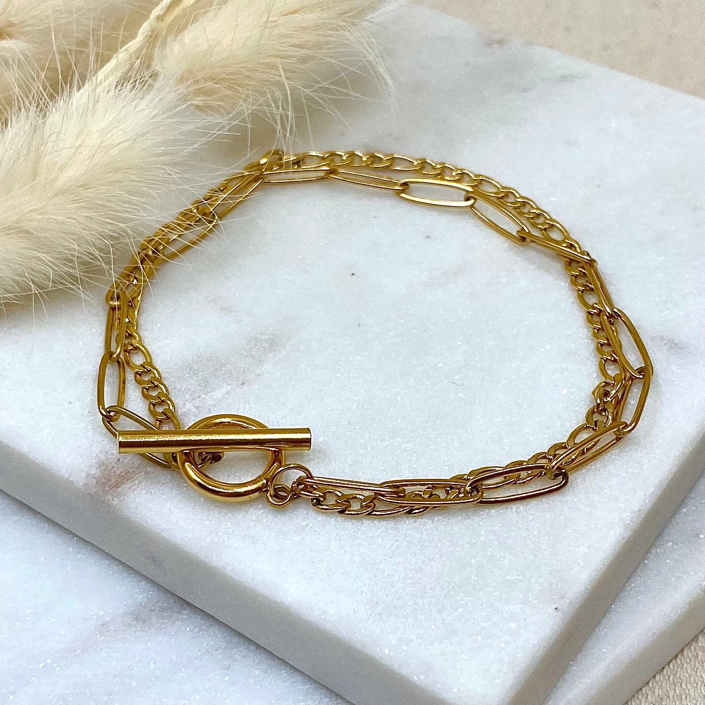 Bracelet doré en acier inoxydable pour femme avec chaîne et fermoir toggle - Zoela